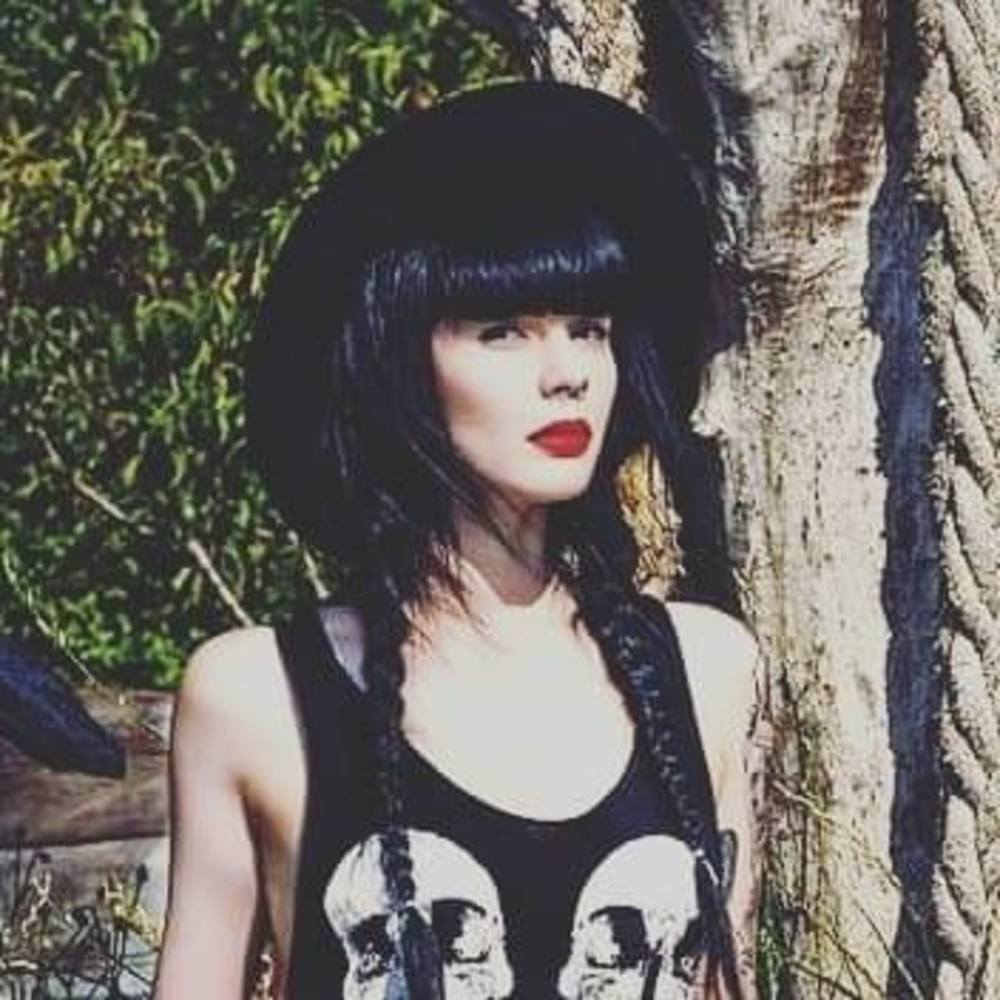 Meet your Posher, Adriana